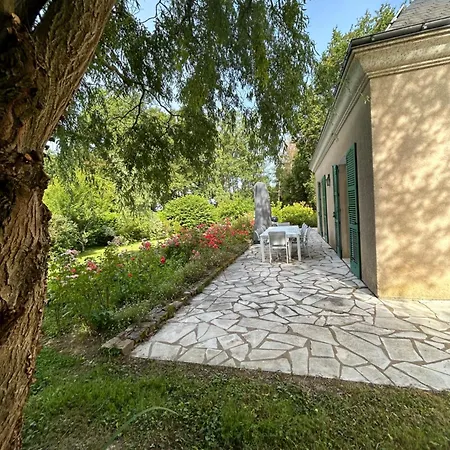Les De La Monerie بيت للعطل